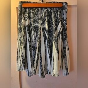 Black and‎ white print elastic waist skirt by Maurices, sz.sm